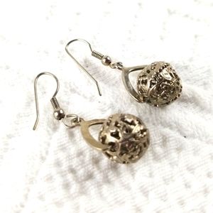 DROP EARRINGS